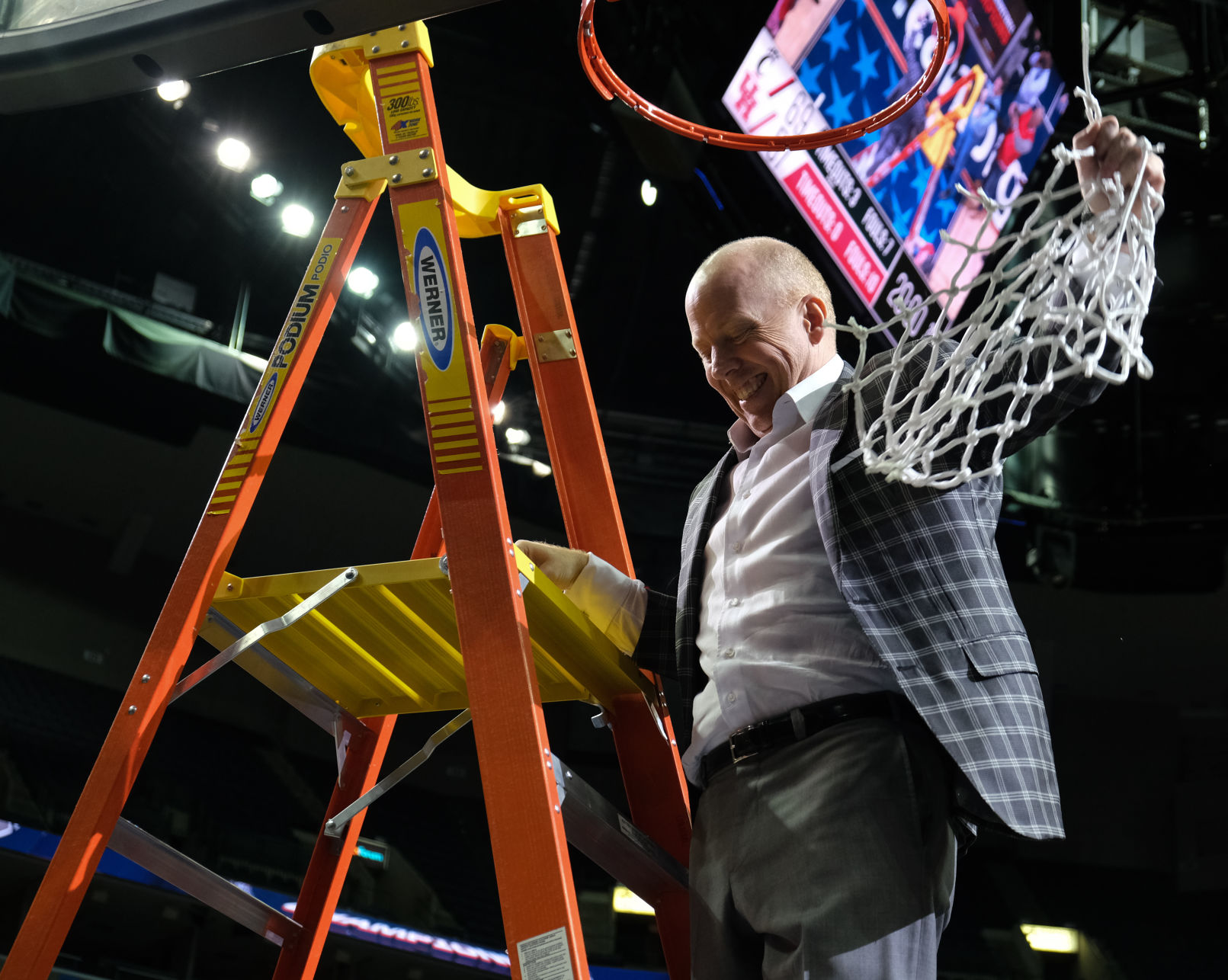 POSTGAME: Bearcats defeat Cougars 69-57 in AAC Tournament championship